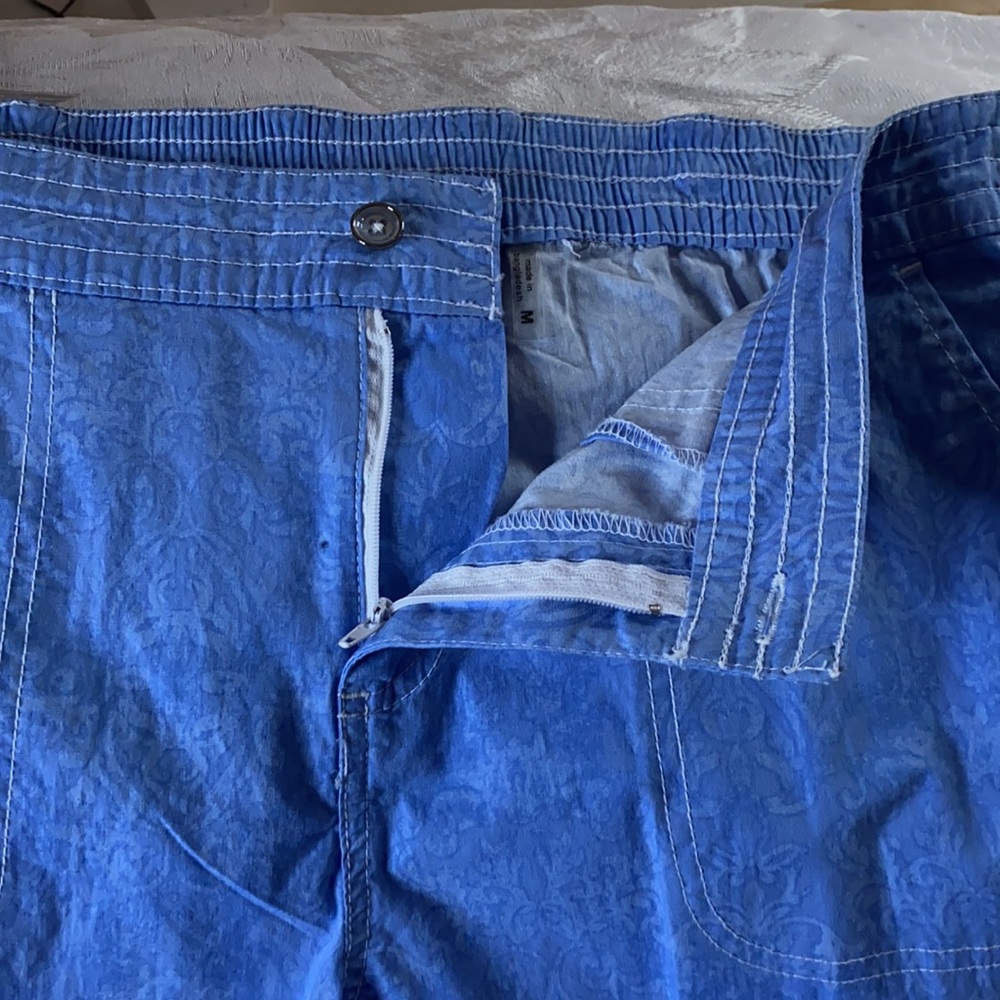 Lightweight patterned capris - Picture 8 of 8